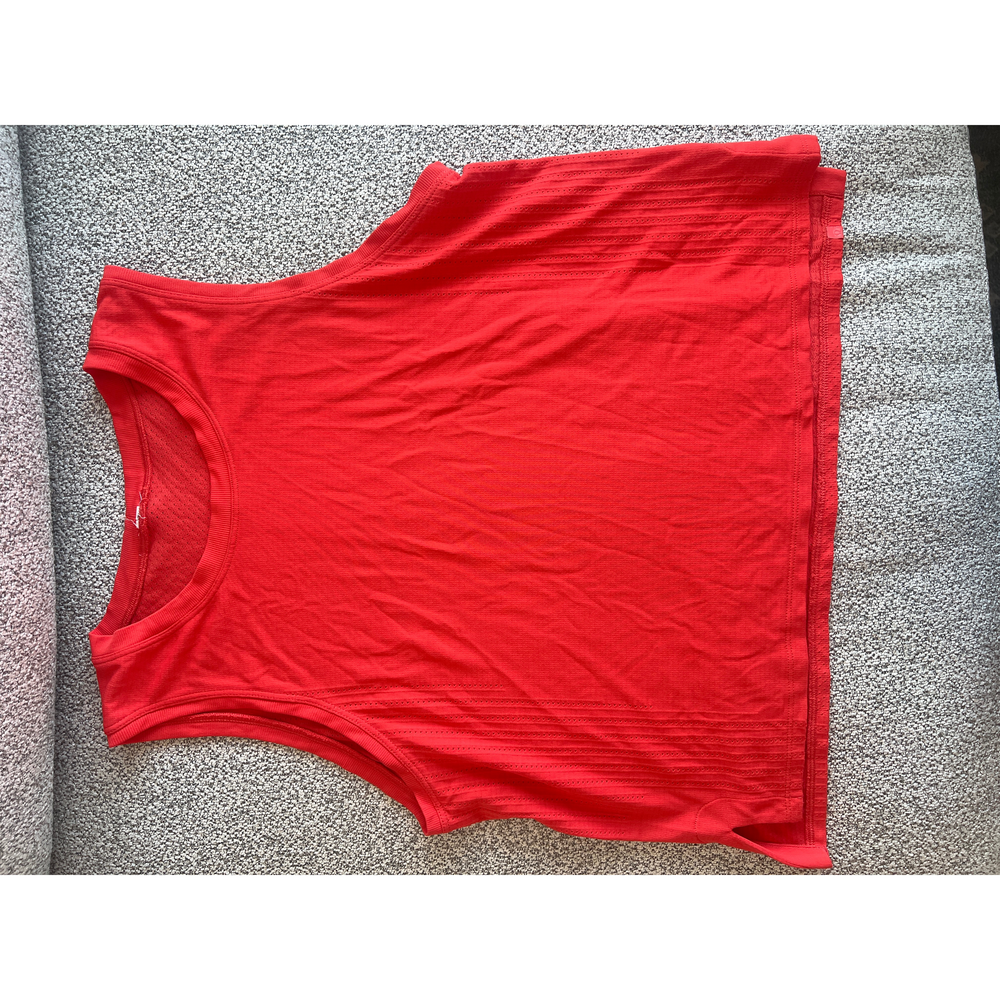 Lululemon Workout top with perforation in Orange